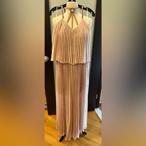 BCBG MAXAZRIA maxi pleated dress. Nude color. Size S (it can fit up to a M).